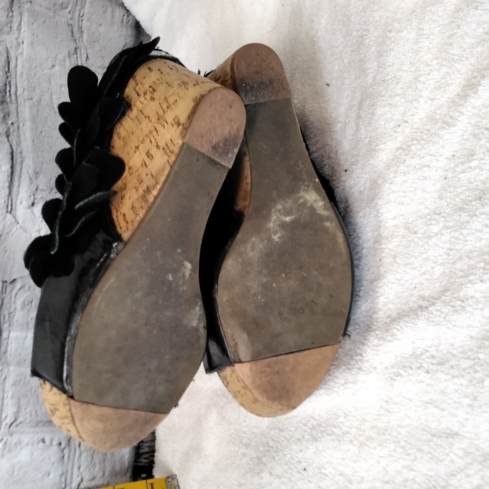 Frilly Wedge - image 8